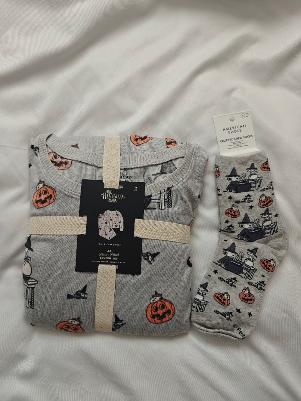 American Eagle x Peanut Luxe Plush Snoopy Long Sleeve + Pant PJ Set Sz M + Socks